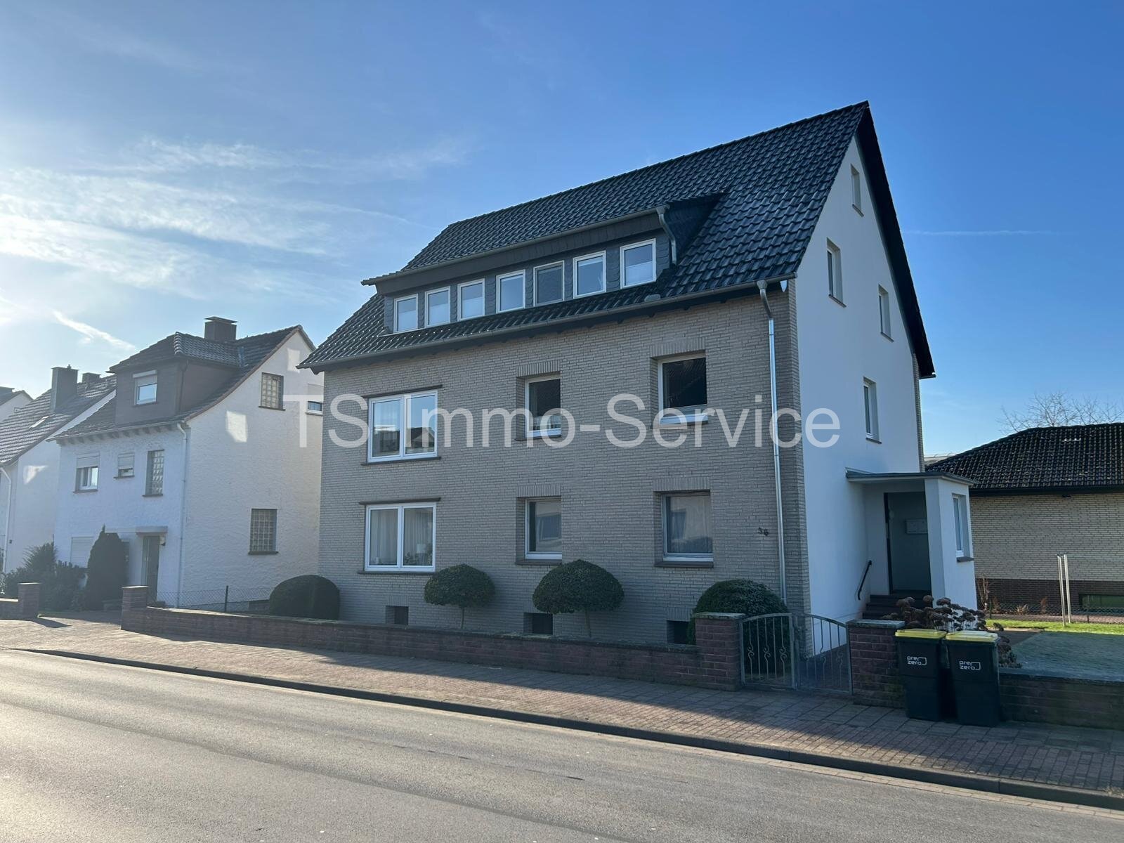 Moderne 3-4 - Zimmer-Wohnung mit Garage und Balkon Moderne 3-4 - Zimmer-Wohnung mit Garage und Balkon