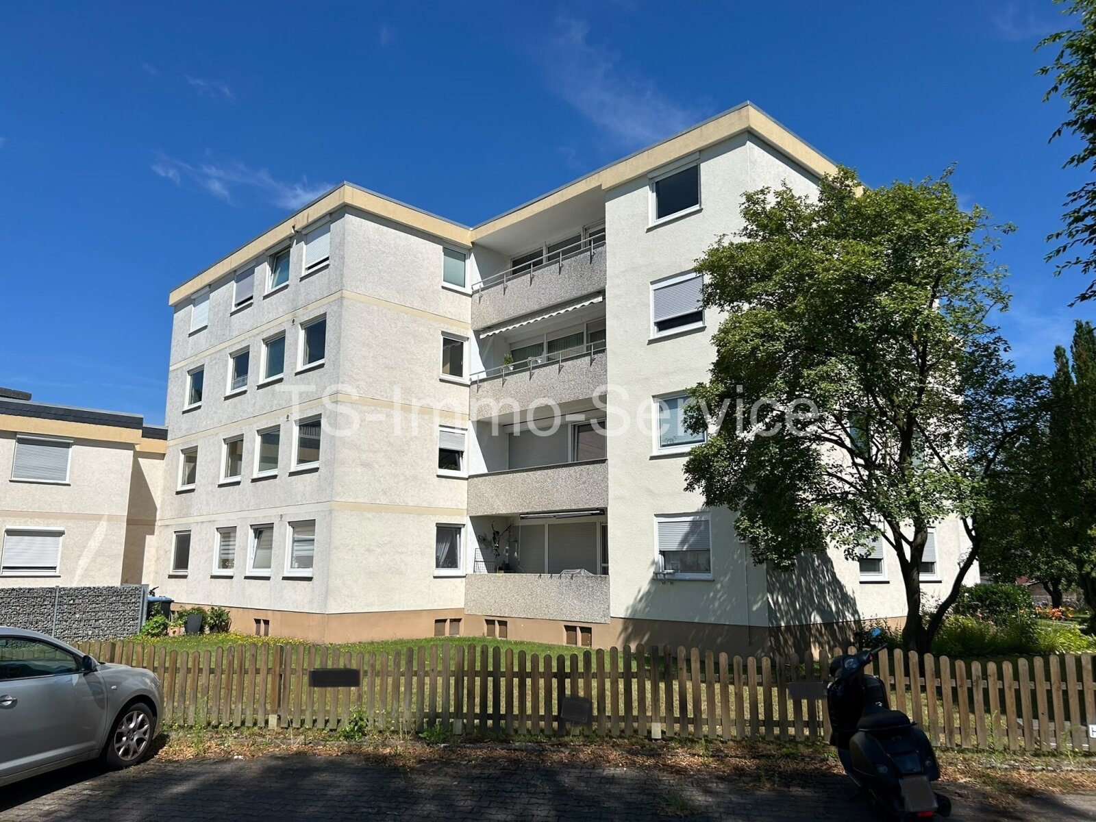 Großzügige 3-Zimmer-Wohnung mit Balkon und Stellplatz in zentrumsnaher Lage Großzügige 3-Zimmer-Wohnung mit Balkon und Stellplatz in zentrumsnaher Lage